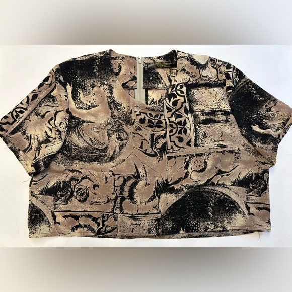 Avant garde printed short sleeve crop top women's size Small - Picture 3 of 9